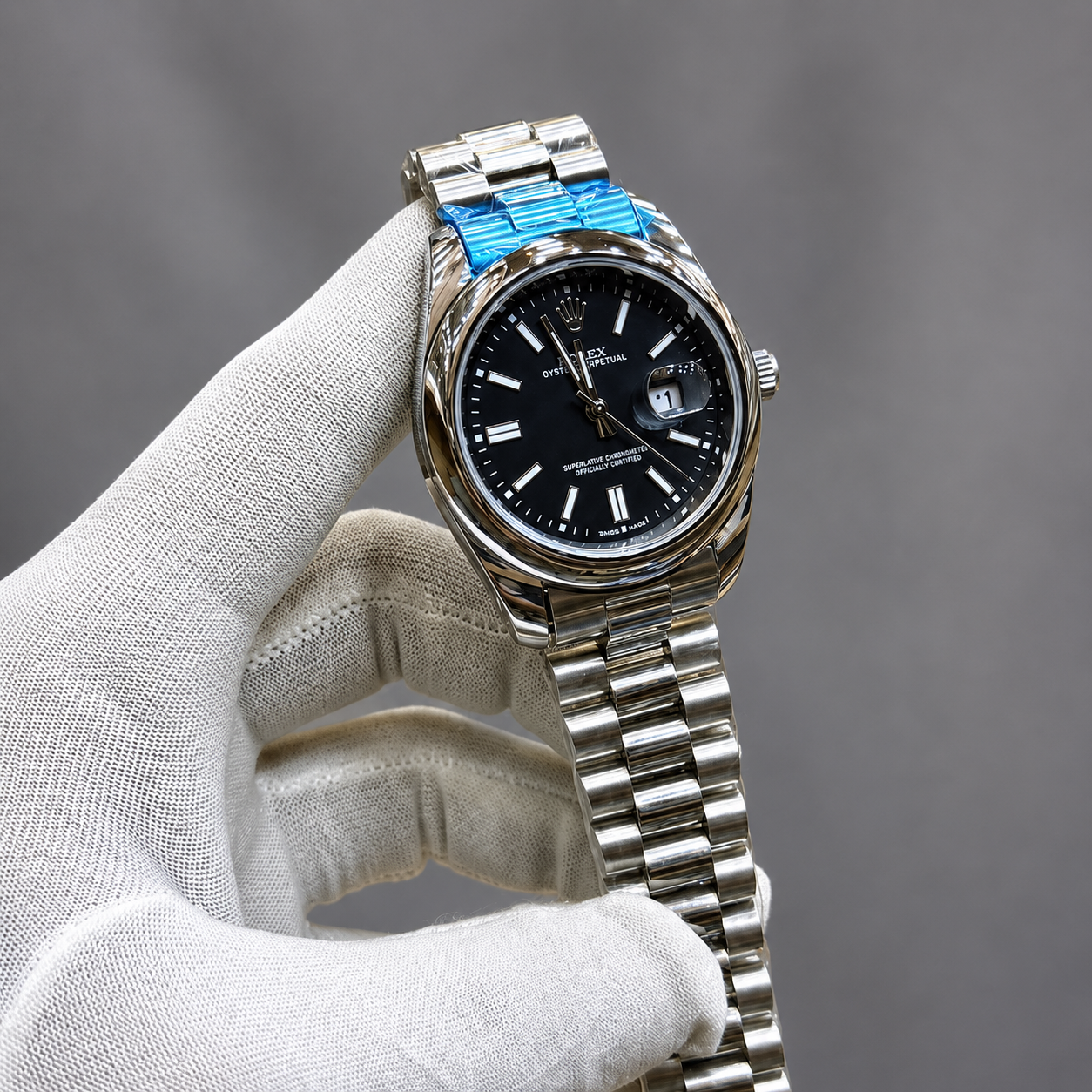 Luxury Silver Stainless Steel Men’s Watch – Classic Elegant Design ⌚✨