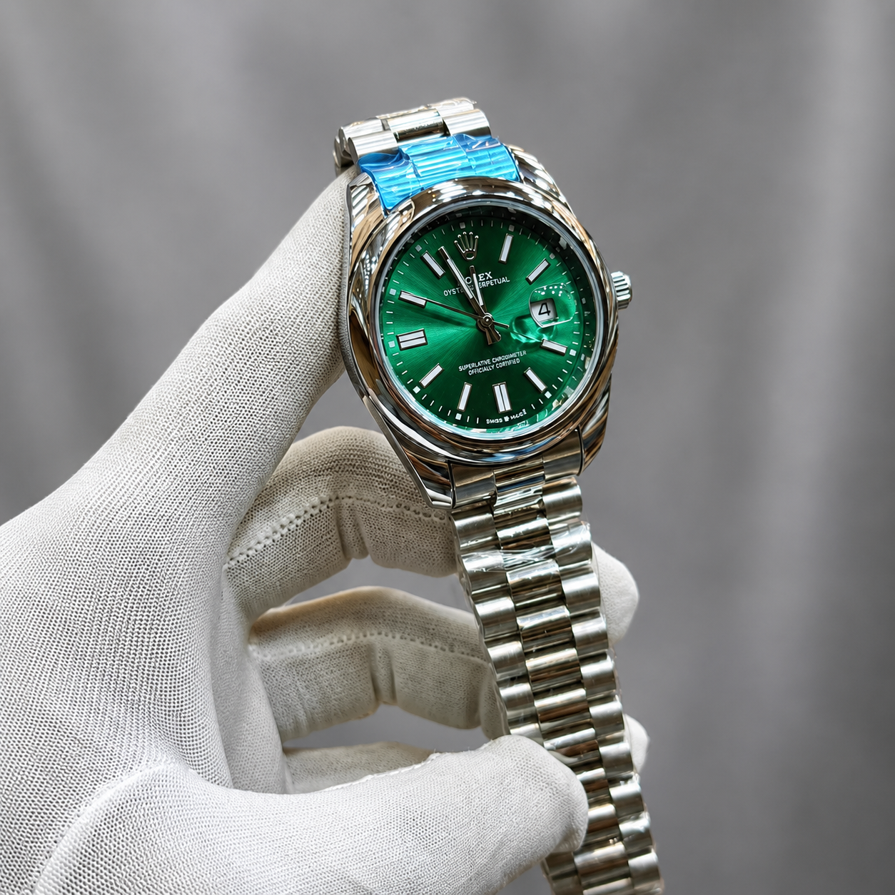 Luxury Silver Stainless Steel Men’s Watch – Classic Elegant Design ⌚✨